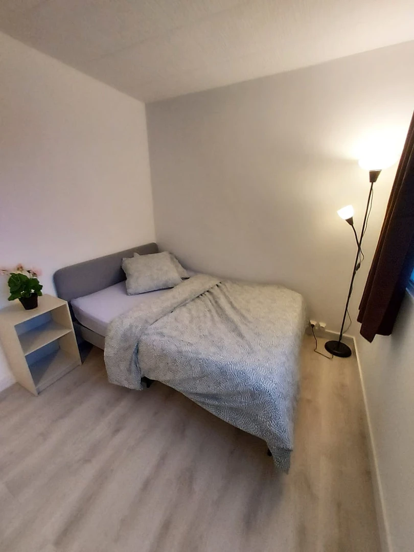 Helles Privatzimmer in Orléans