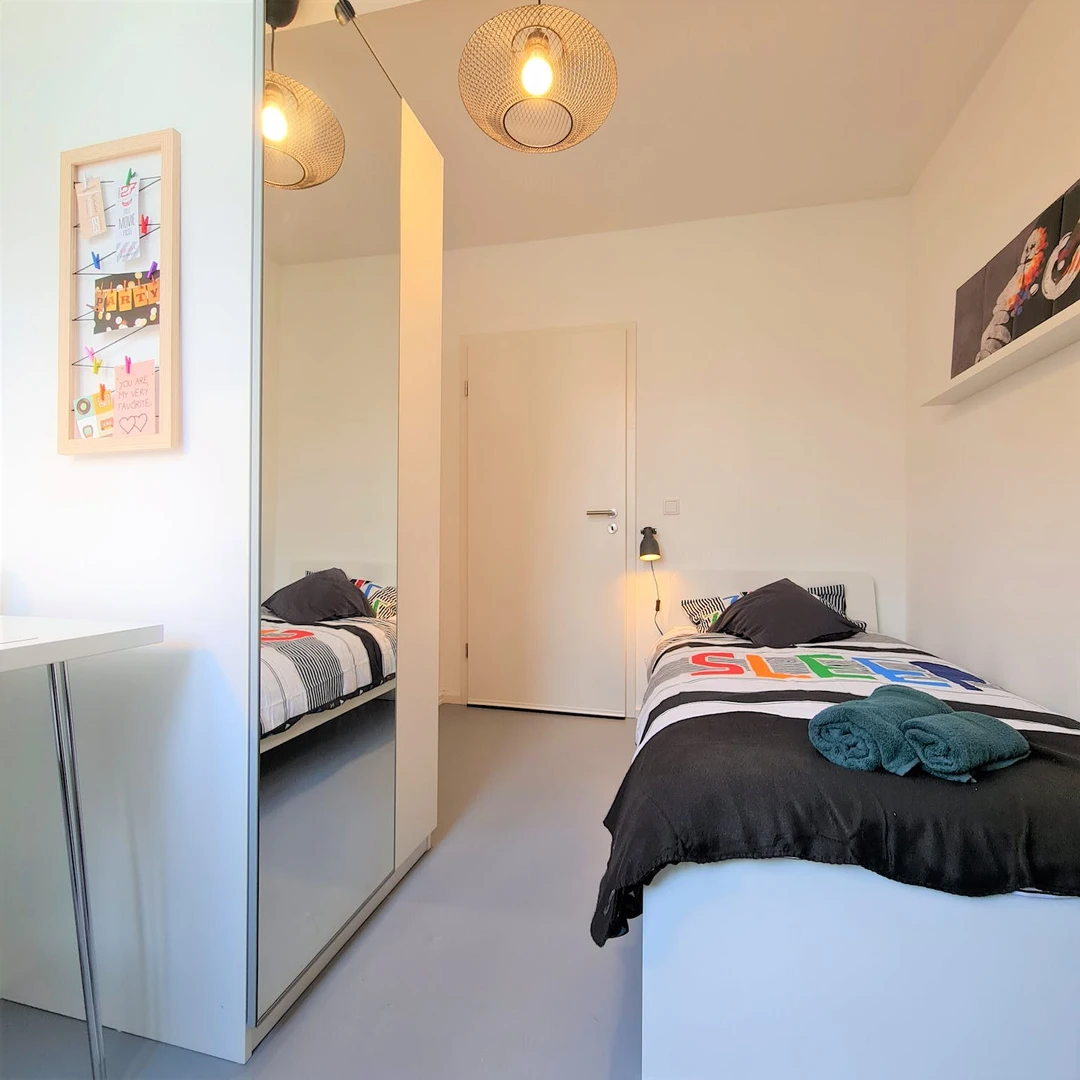 Pokój do wynajęcia z podwójnym łóżkiem w Bonn