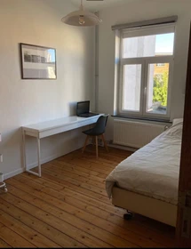 Room for rent with double bed Schaerbeek