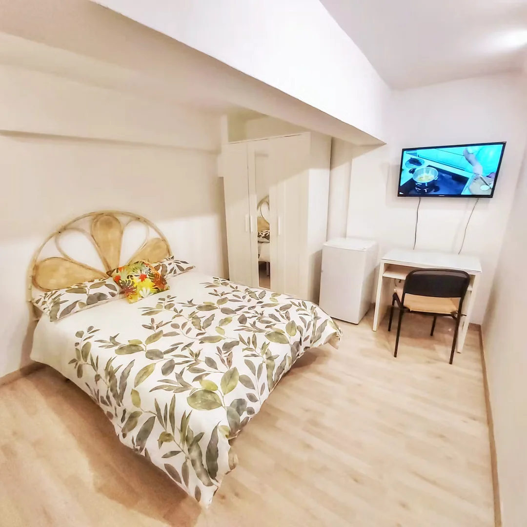 Habitación acogedora para estudiantes disponible en 