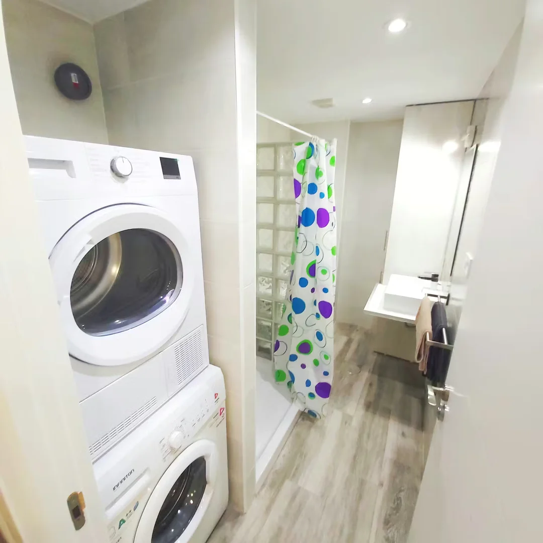Habitación en apartamento estudiantil en alquiler en , completamente amueblado