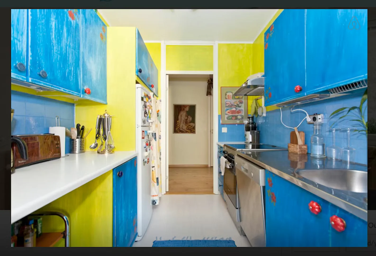 Stanza economica per studenti con ampia illuminazione in 