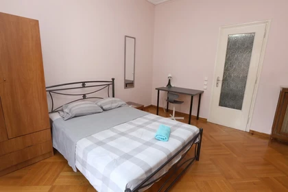 Athens de çift kişilik yataklı kiralık oda