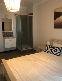 Quarto para alugar com cama de casal em Auderghem