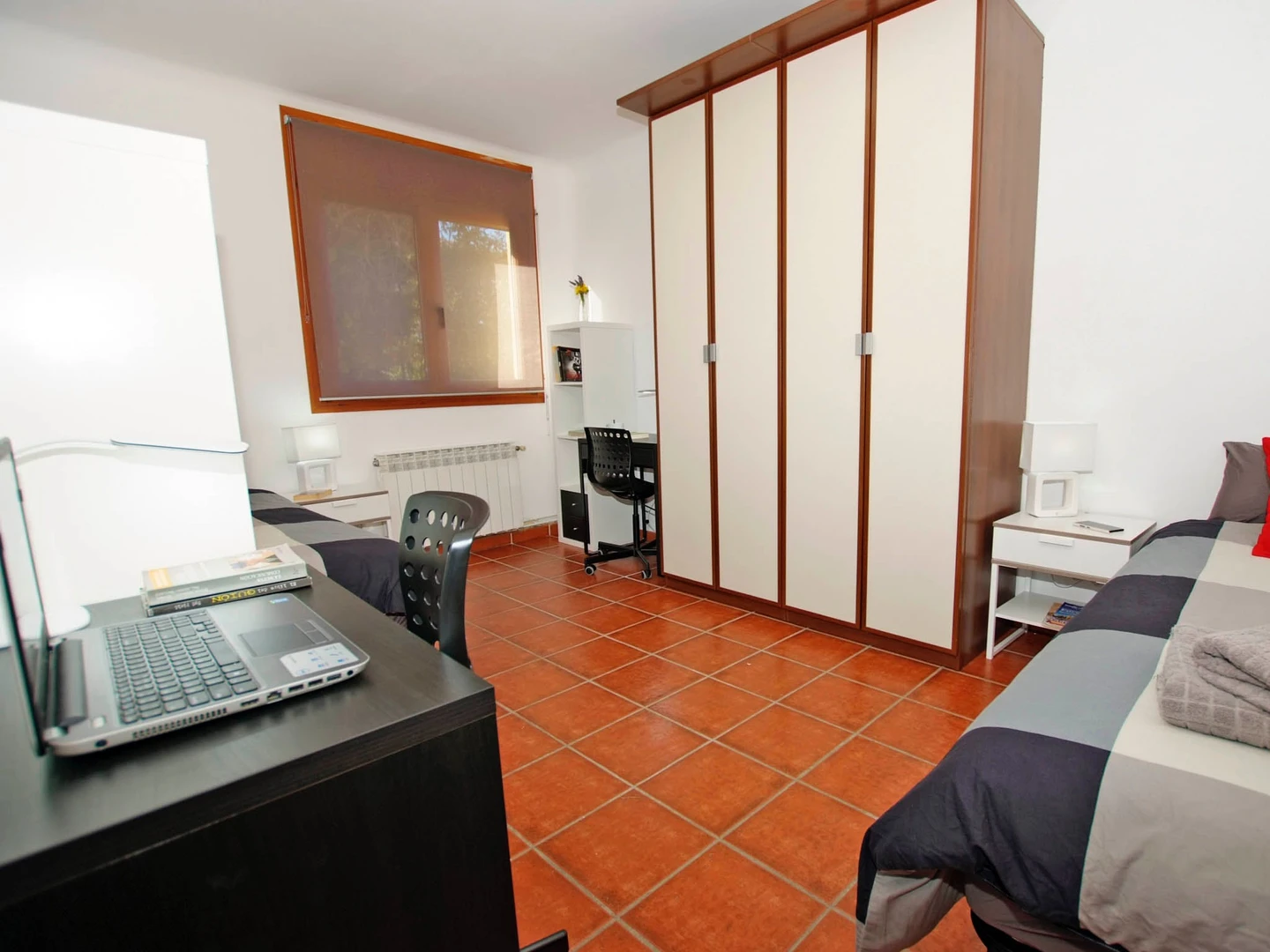 Mehrbettzimmer in 3-Zimmer-Wohnung Cerdanyola Del Vallès