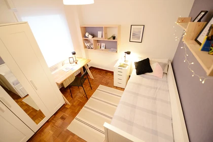 Cheap private room in Bilbao