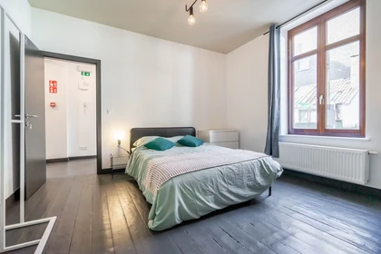 Quarto para alugar com cama de casal em Liege