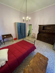 Renting rooms by the month in Naples