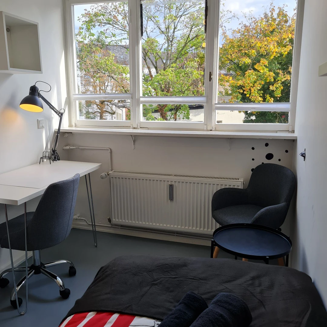 Pokój do wynajęcia z podwójnym łóżkiem w Bonn