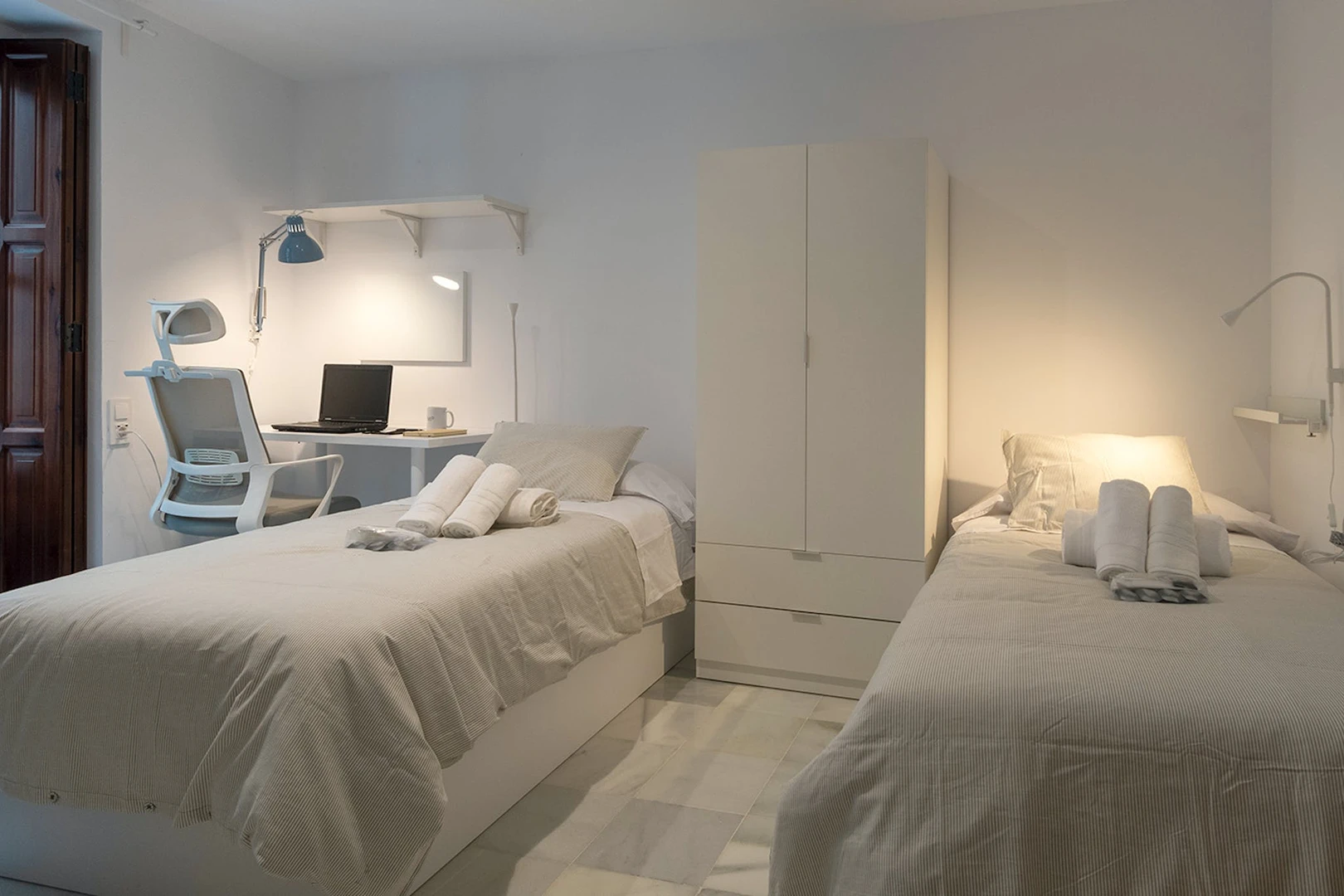 Bright shared room for rent in Valencia