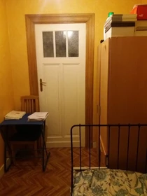 Cheap private room in Schaerbeek