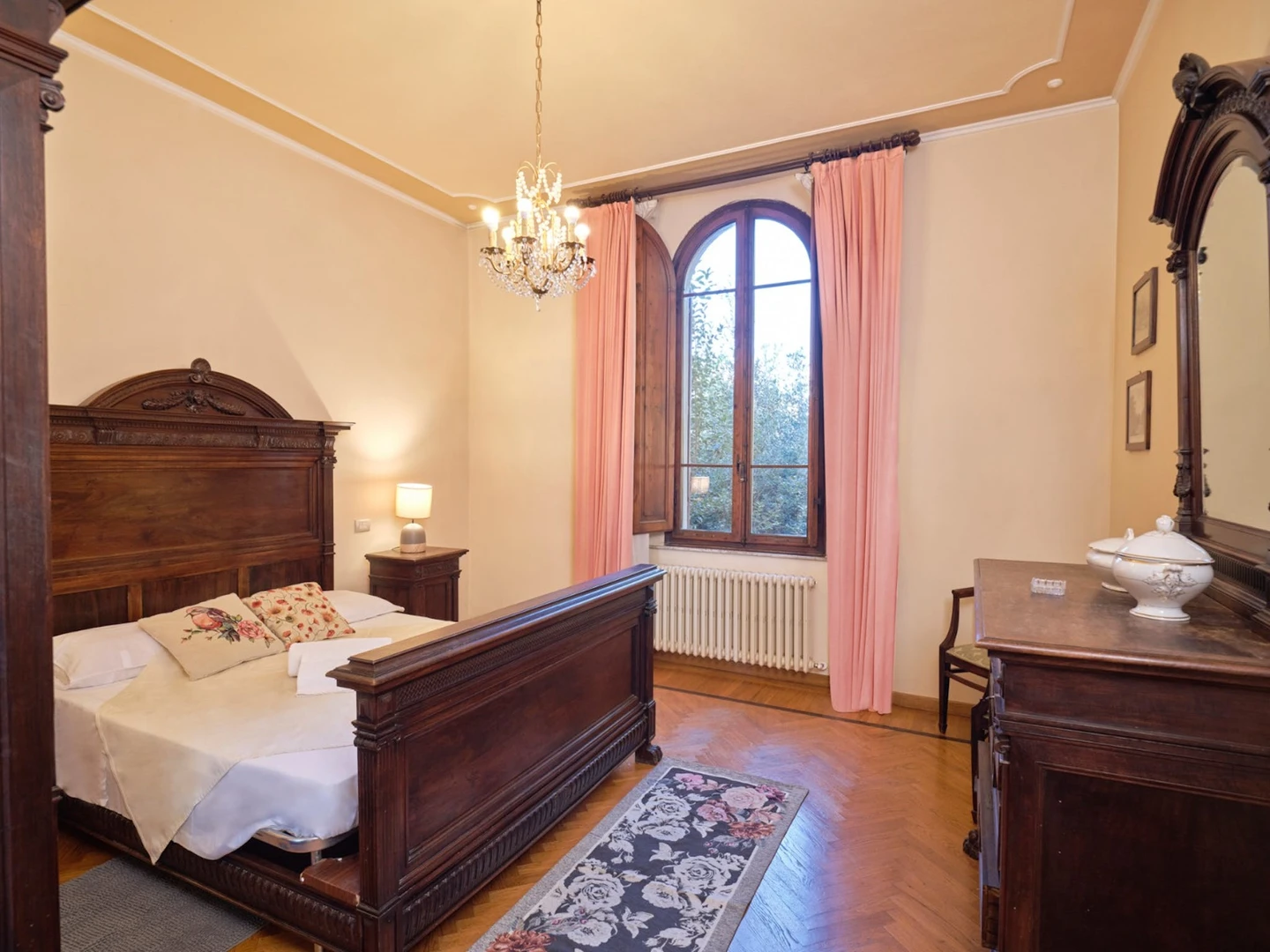 Bright private room in Siena
