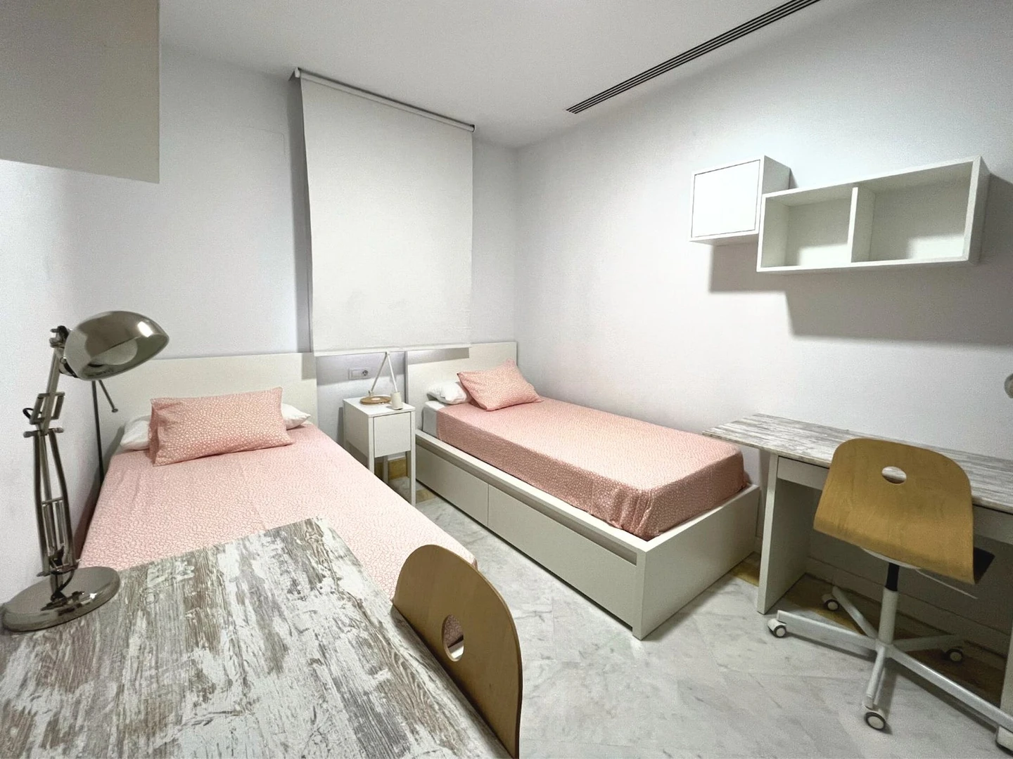 Shared room in 3-bedroom flat Dos Hermanas