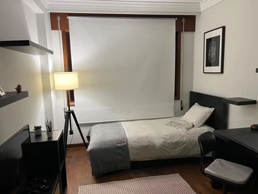 Chambre à louer dans un appartement en colocation à Porto