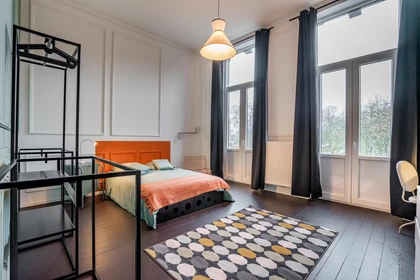 Renting rooms by the month in Charleroi