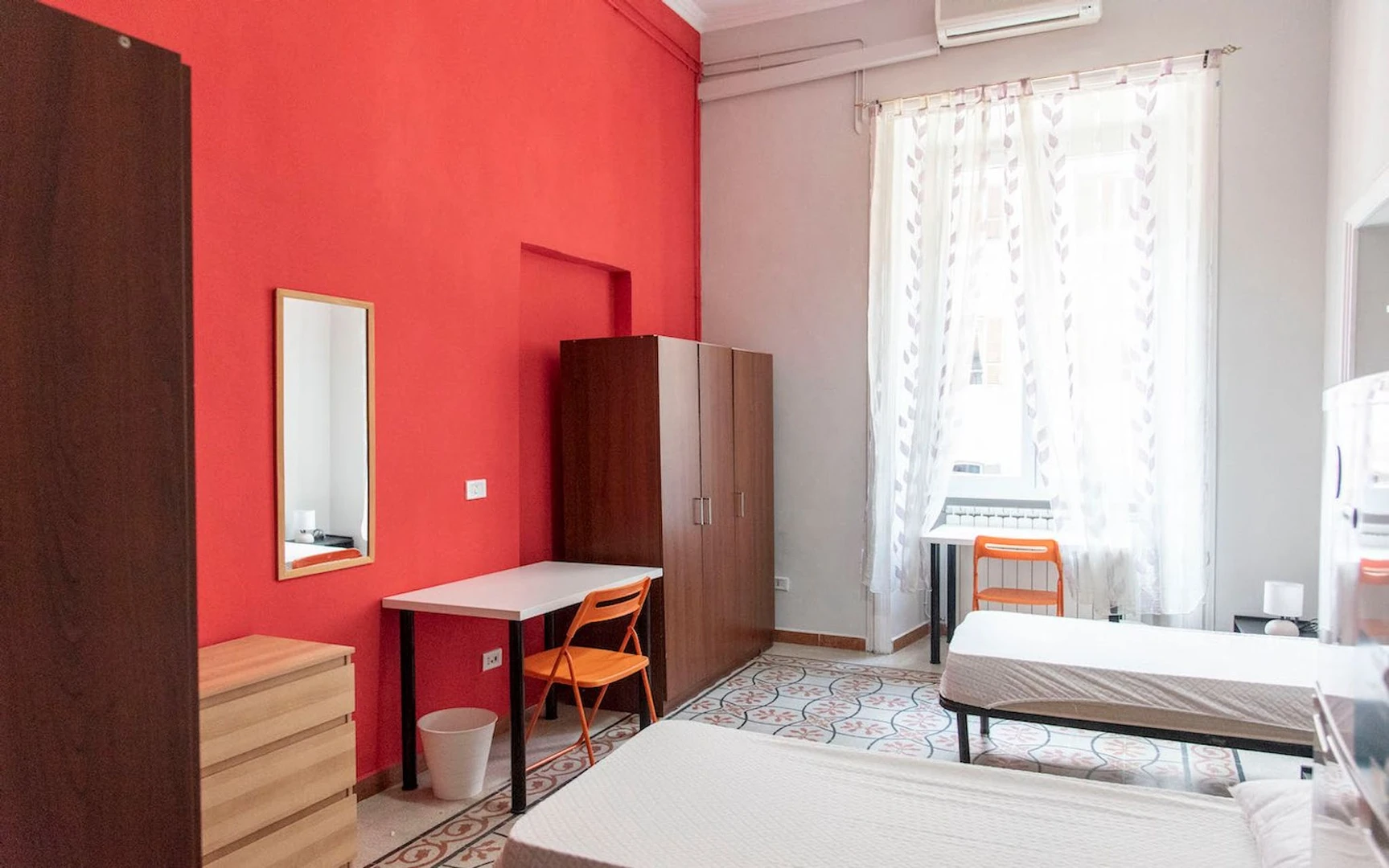 Cheap shared room in roma