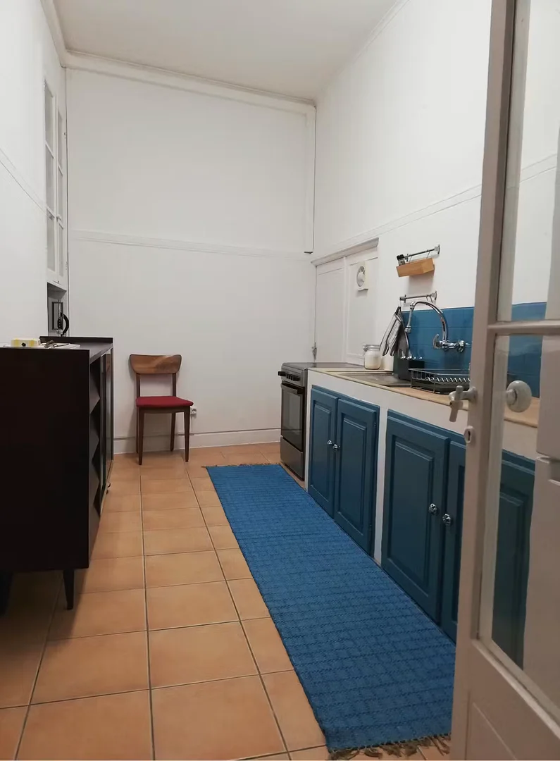 Öğrenciler için rahat oda bölgesinde mevcut