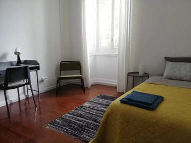 Bright private room in Ponta-delgada