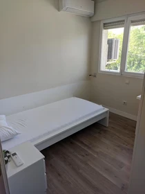 Pozuelo-de-alarcon de çift kişilik yataklı kiralık oda
