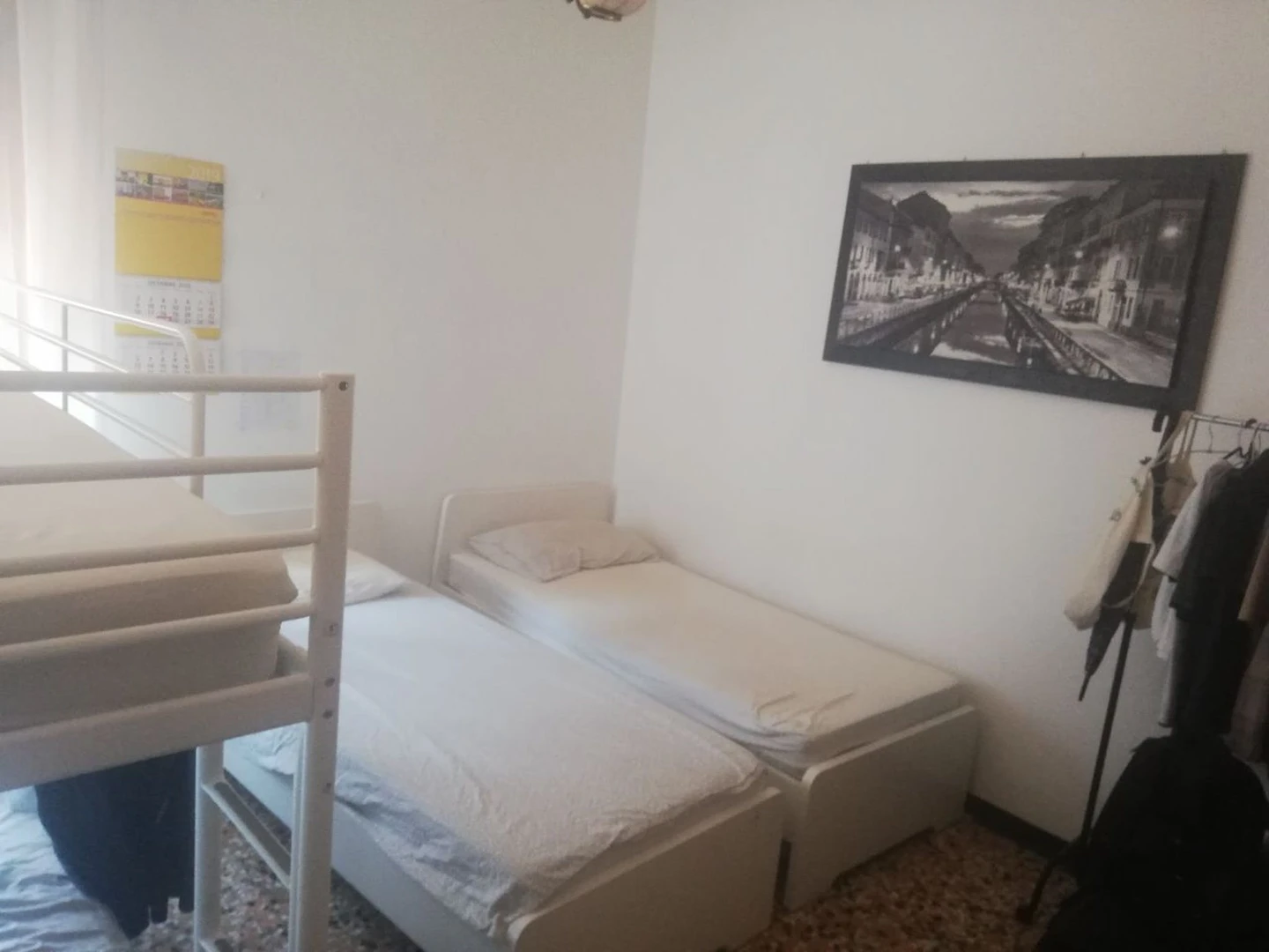 Stanza in condivisione in un appartamento di 3 camere da letto Milano