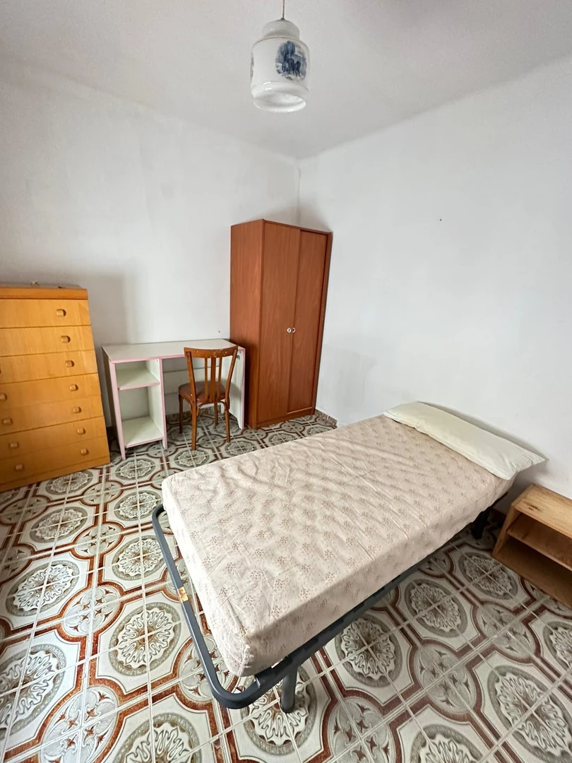Bright private room in tarragona