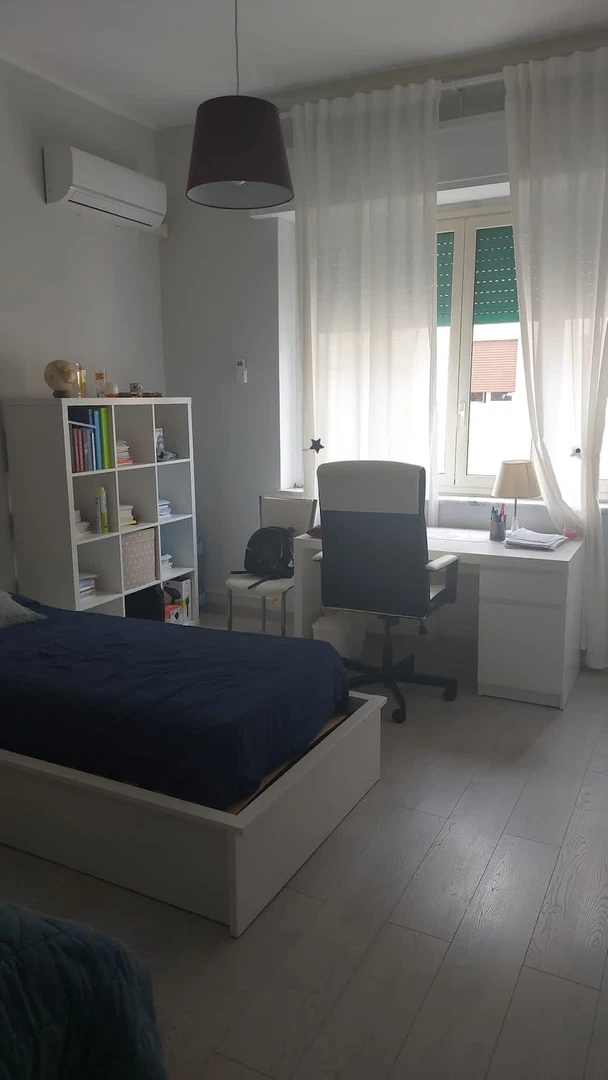 Helles Privatzimmer in Palermo