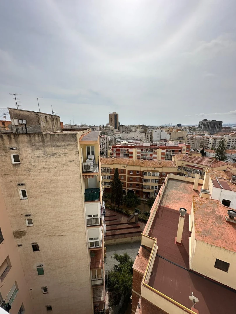 Habitación privada muy luminosa en Tarragona