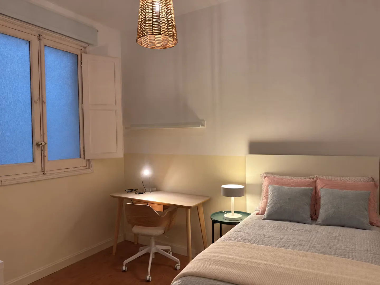 Comfortable and spacious student room in 