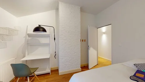 Private room at Avenue de la République, , image 1 of 3