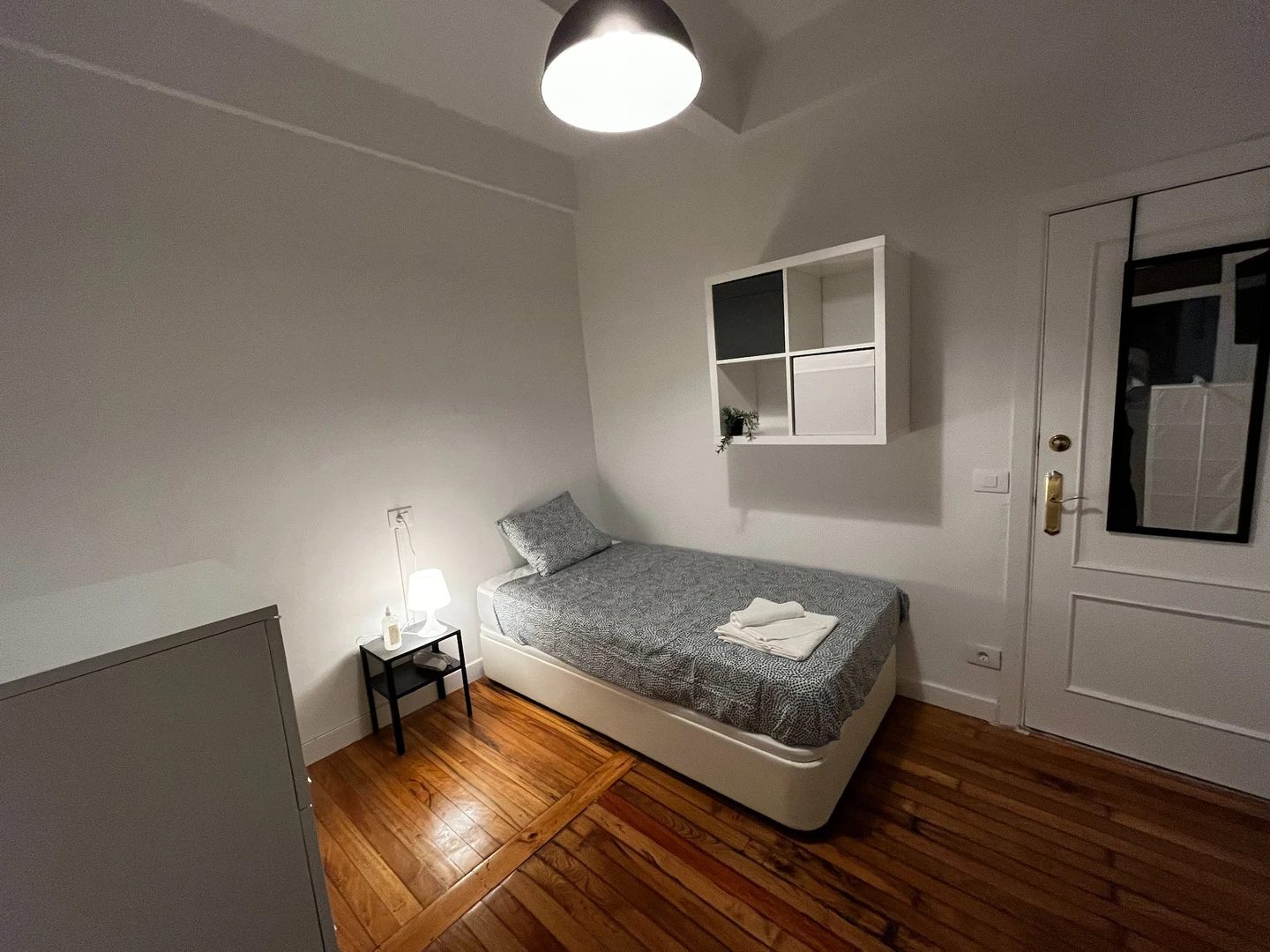 Mehrbettzimmer in 3-Zimmer-Wohnung Bilbao