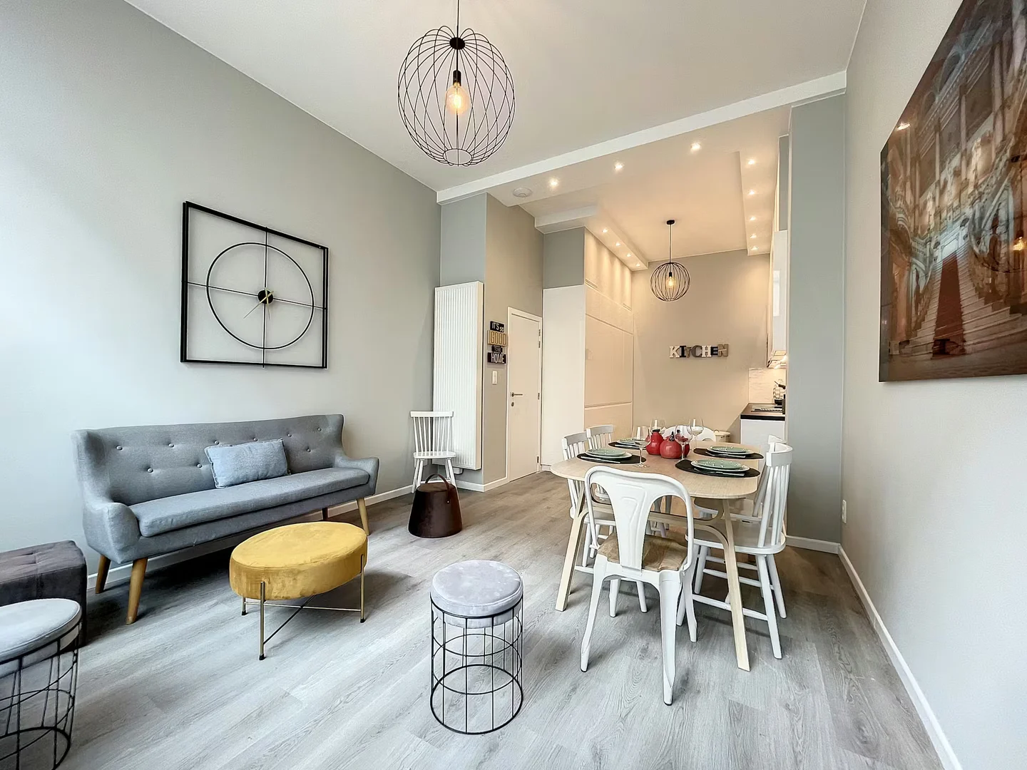 位于的学生公寓，配有学习区域和共用设施