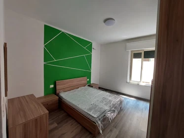 Zimmer mit Doppelbett zu vermieten Parma