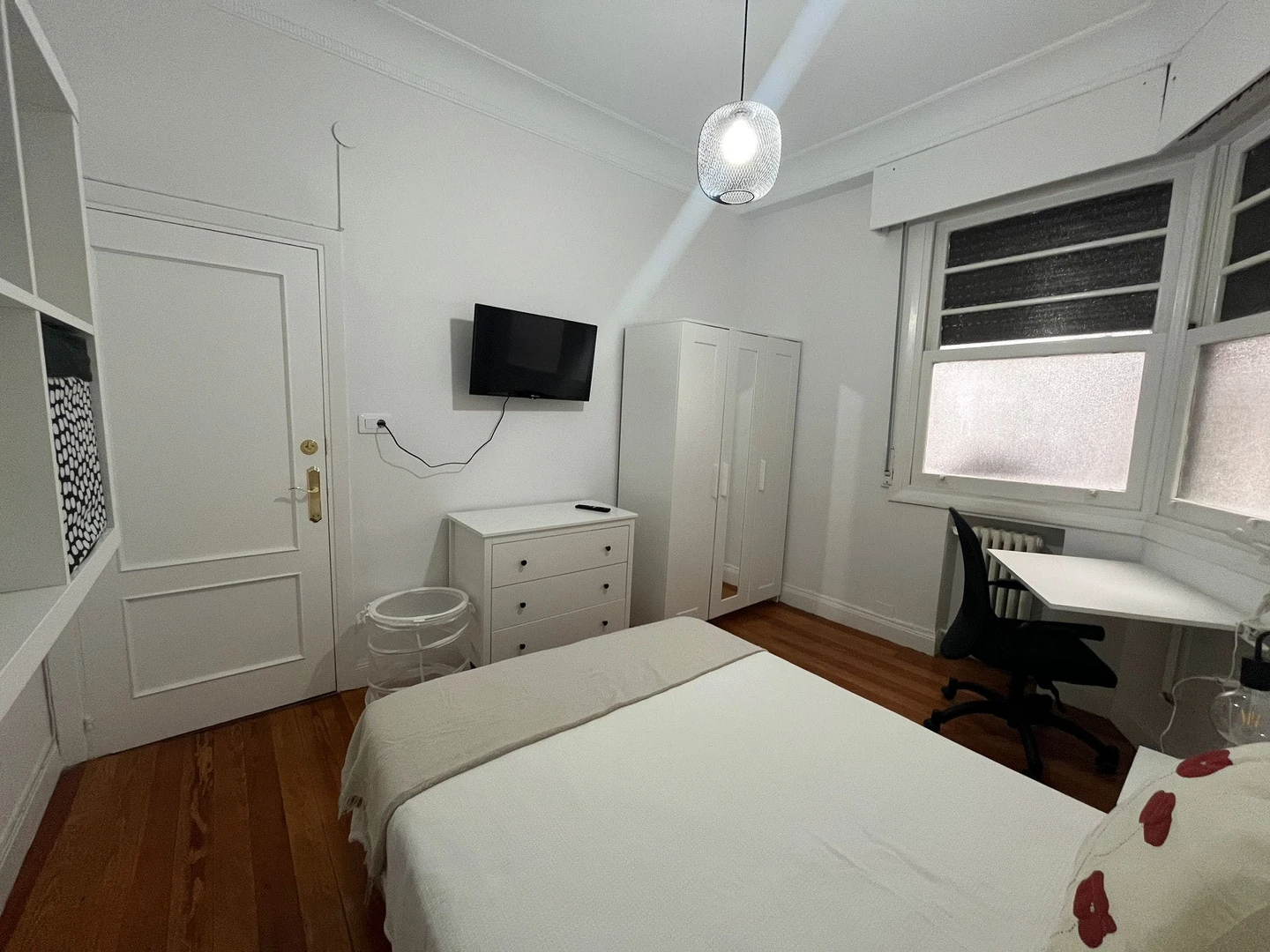 Luminosa stanza condivisa in affitto a Bilbao