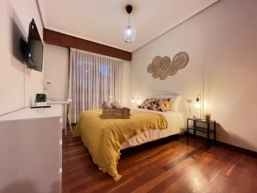 Quarto para alugar num apartamento partilhado em Bilbao