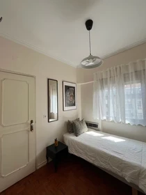 Quarto para alugar com cama de casal em Lisboa