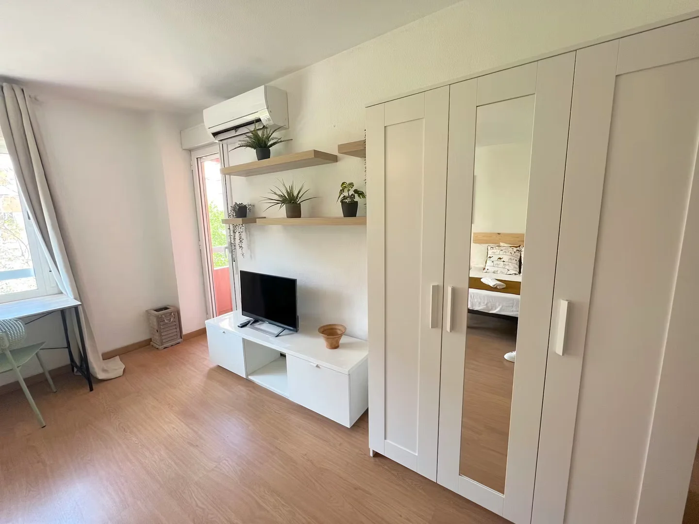 Stanza funzionale per studenti perfetta per studiare a 