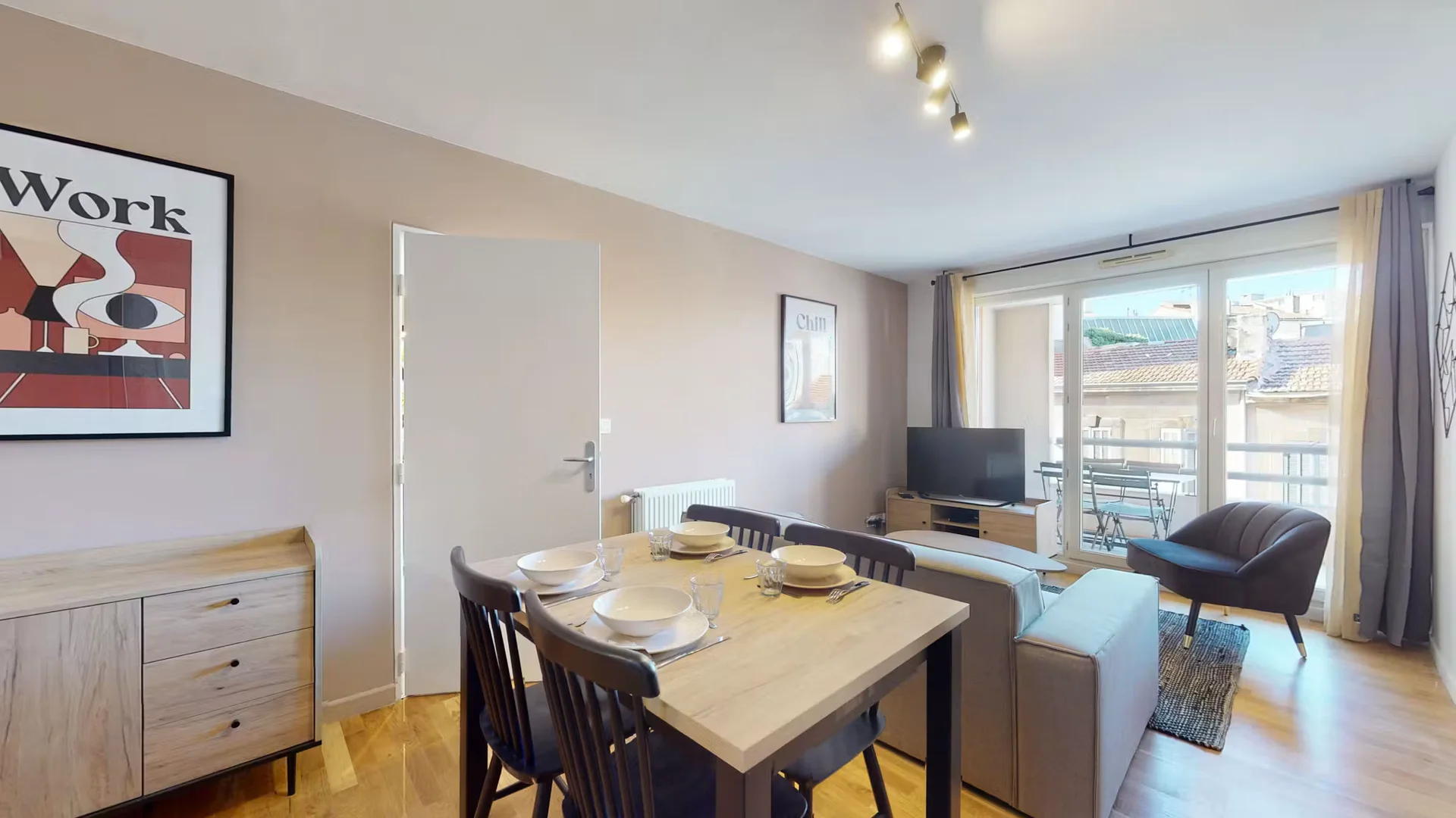 Chambre d'étudiant à avec espace d'étude et installations communes