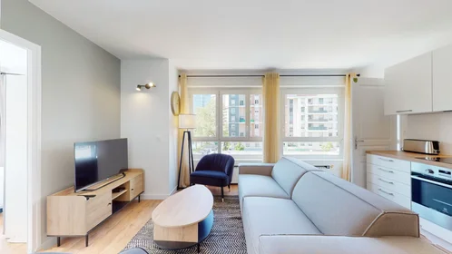Bright private room in {area}