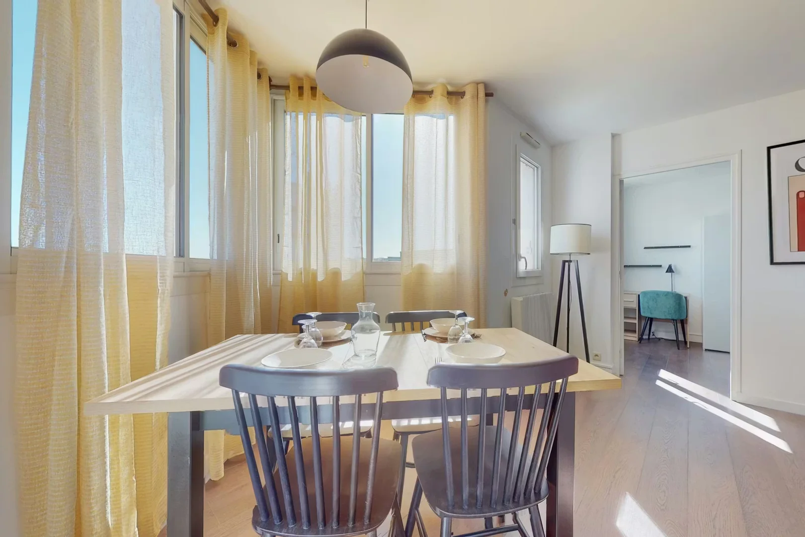 Affordable room for students with ample lighting in 