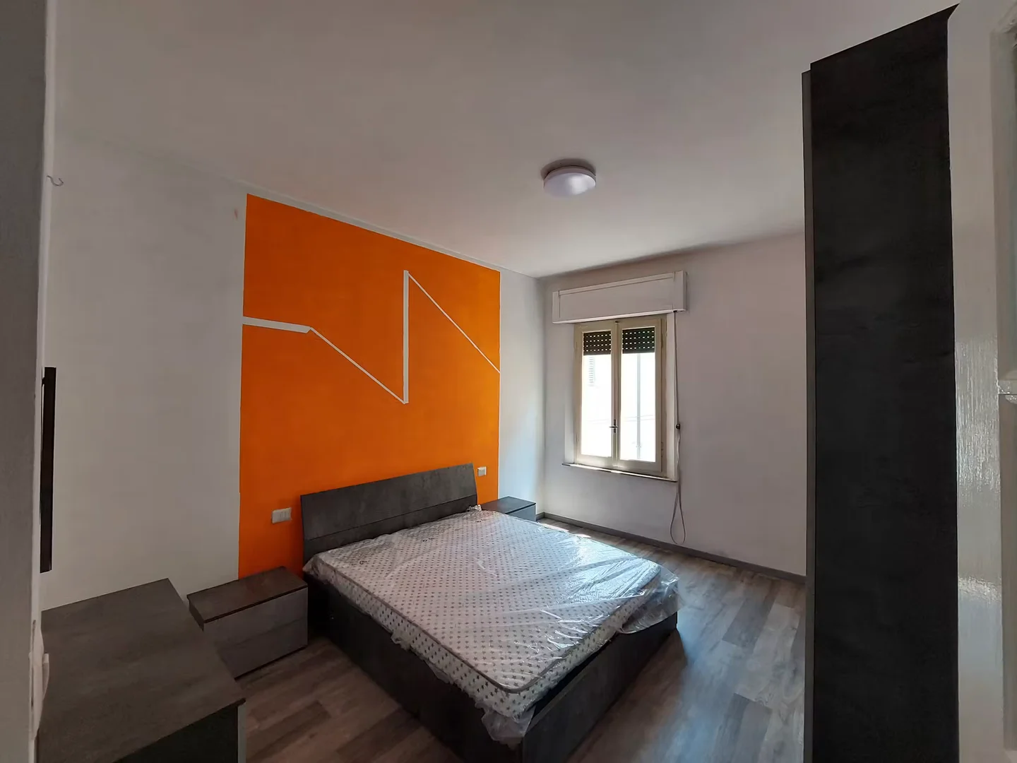 Student-friendly room in with modern amenities