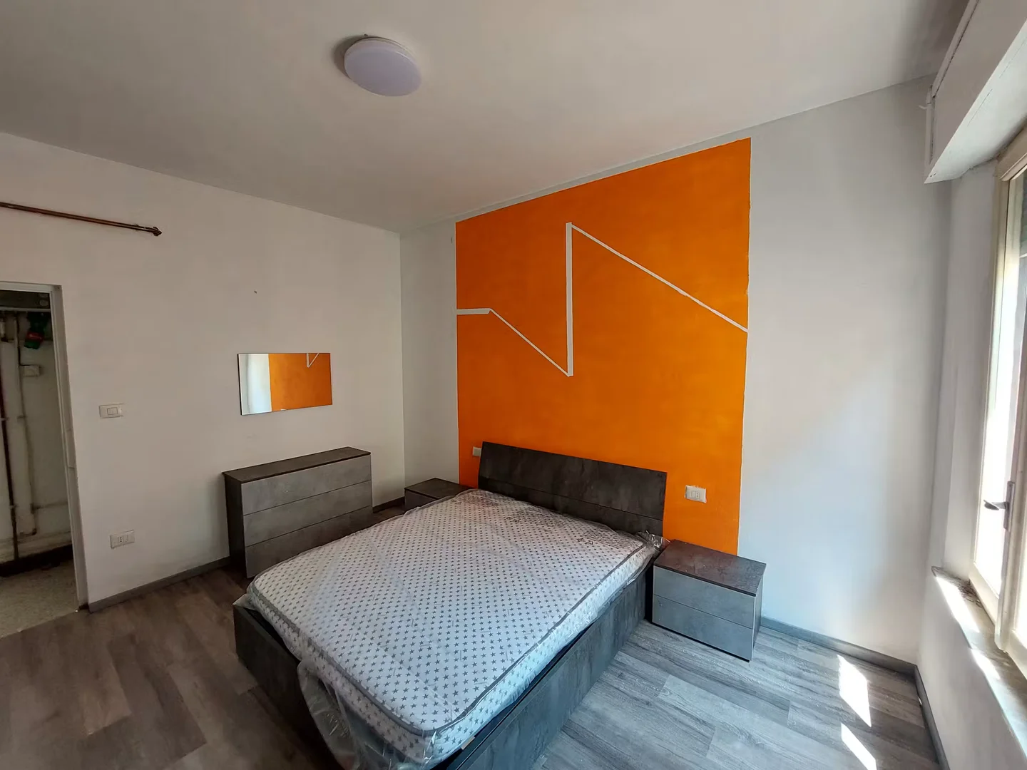 Student-friendly room in with modern amenities