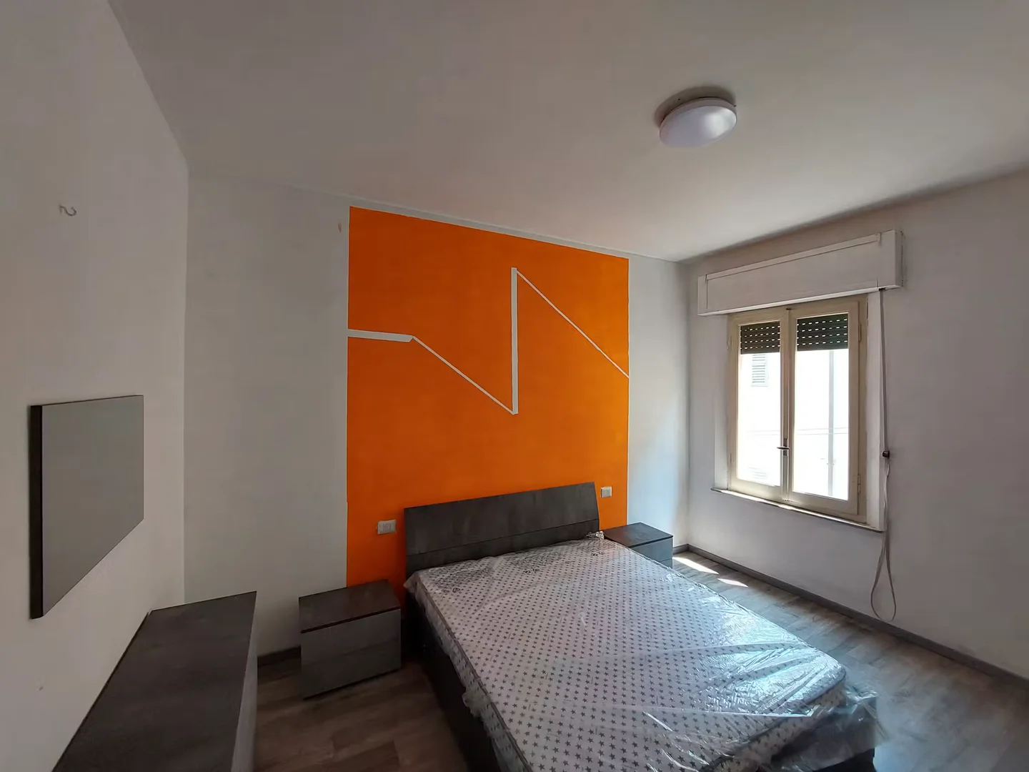 Bright and airy student room with easy university access in