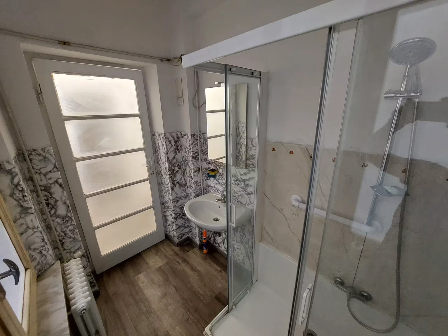 Bright and airy student room with easy university access in