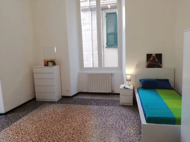 Alquiler de habitación en piso compartido en Genova