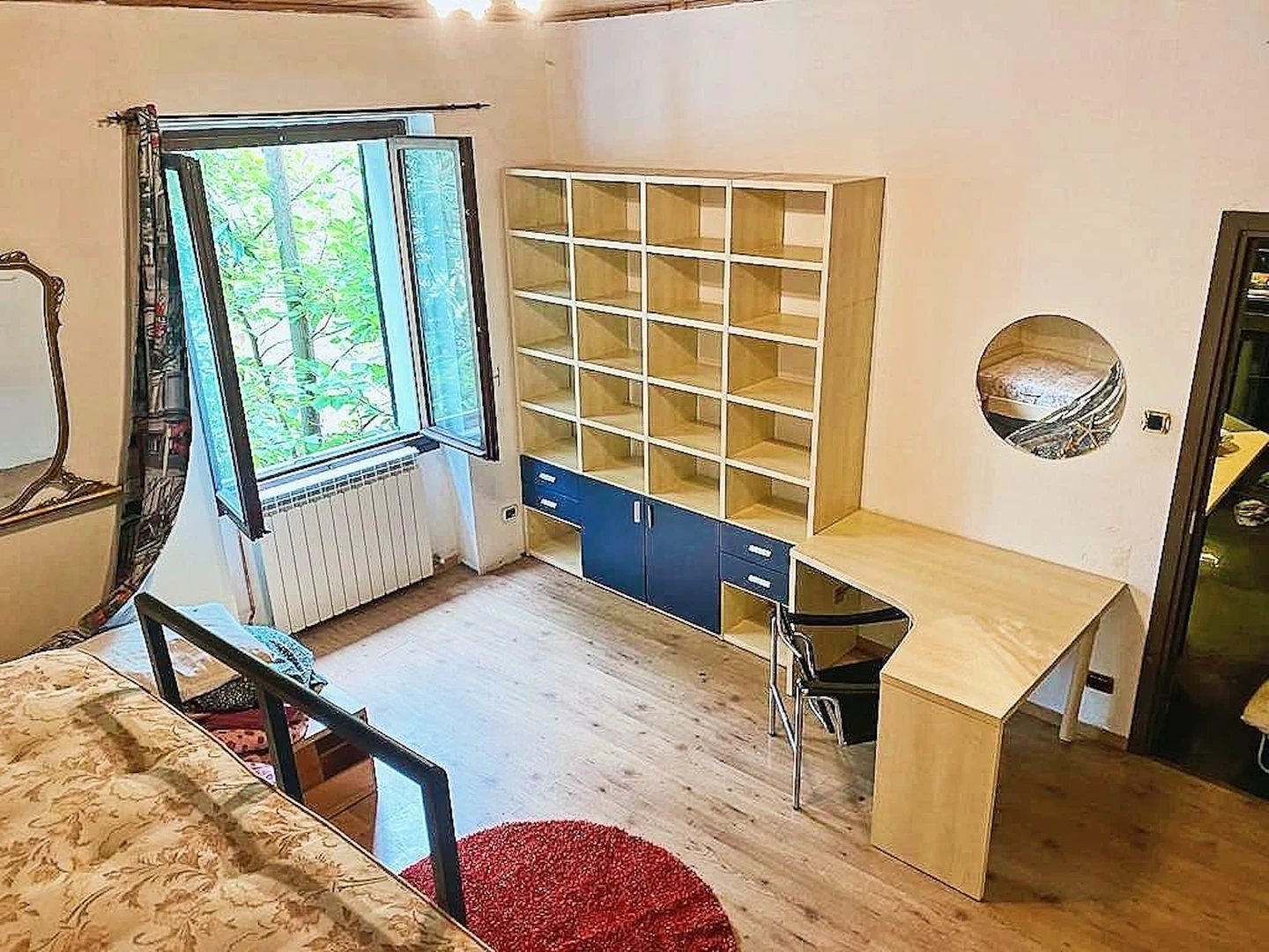 Bright shared room for rent in bologna