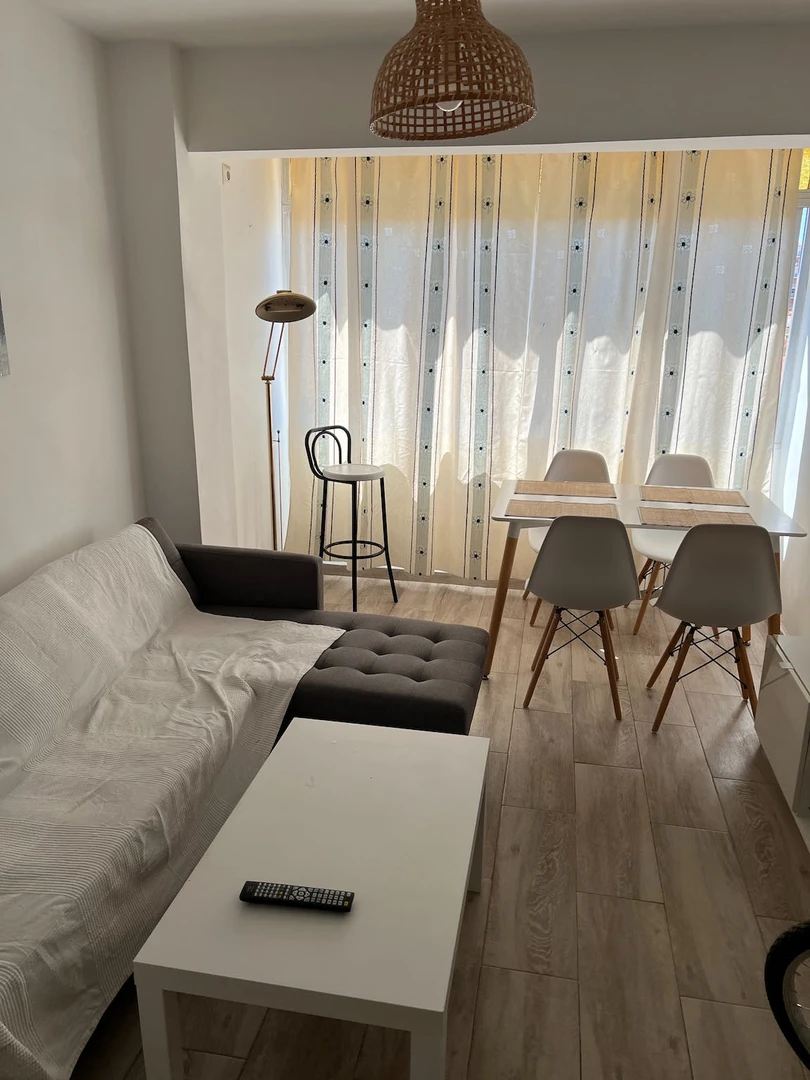 Cheap private room in Malaga