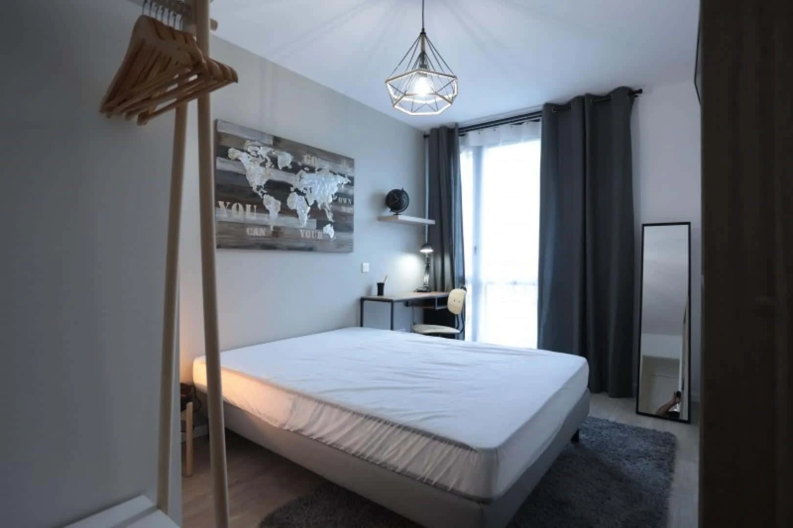 Habitación asequible para estudiantes con buena iluminación en 