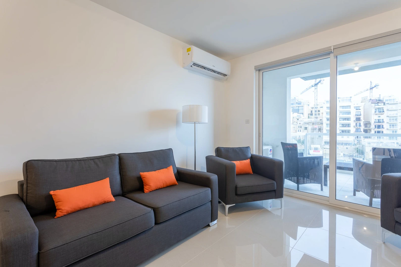 Apartamento totalmente mobilado em Malta