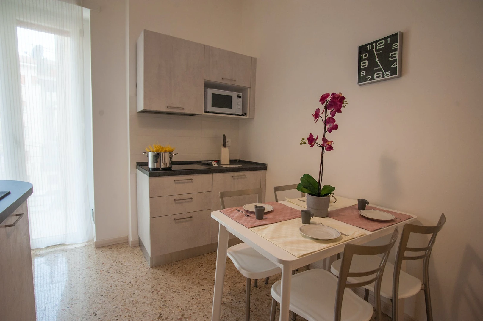 Luminoso e moderno appartamento a Verona