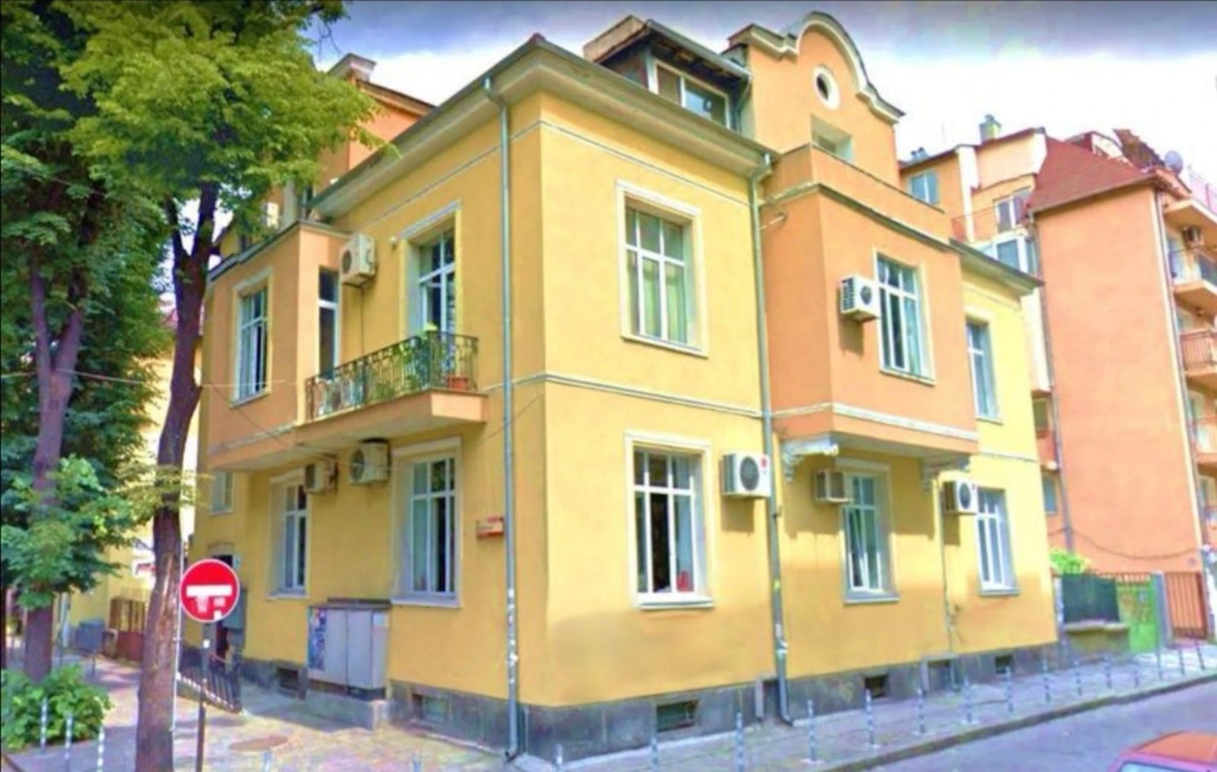 Luminoso e moderno appartamento a Sofia